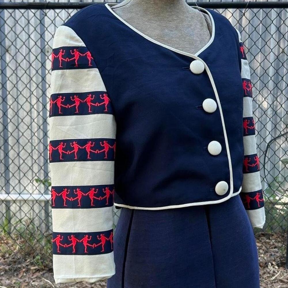 Moschino Cheap and Chic vintage 90s cropped 3/4 sleeve jester jacket